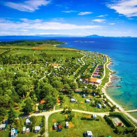 Apartment On With Pool And Sea View *