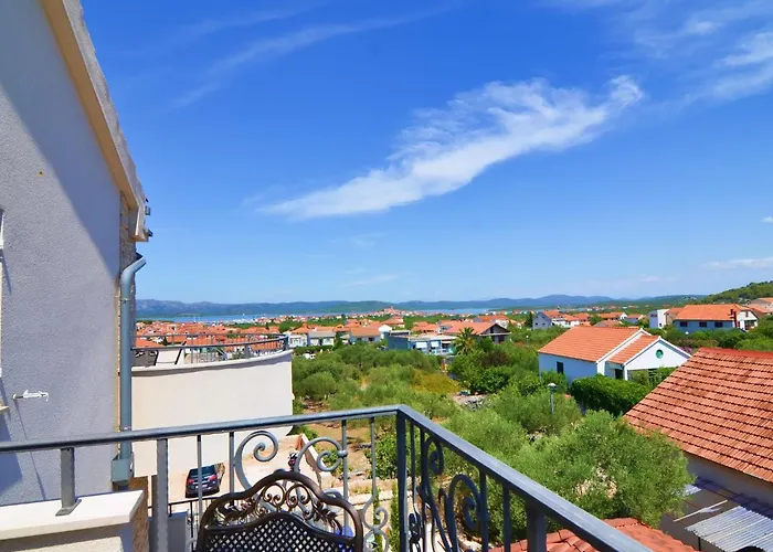 On With Pool And Sea View Appartement