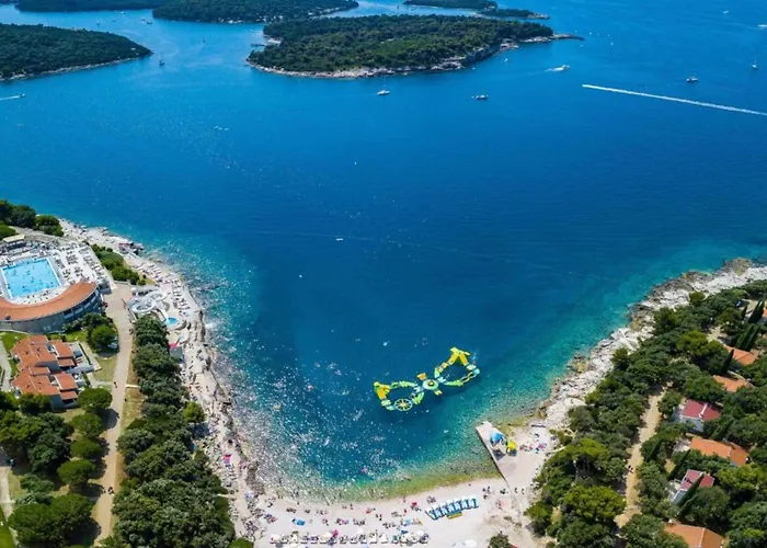 On With Pool And Sea View Apartman