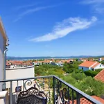 On With Pool And Sea View Апартаменты