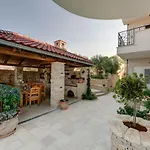 Апартаменты On With Pool And Sea View