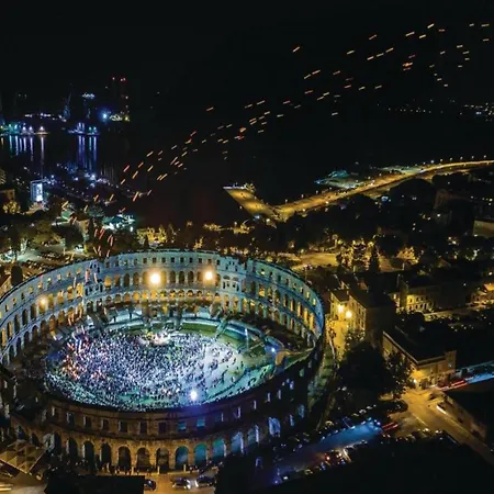 On With Pool And Sea View *