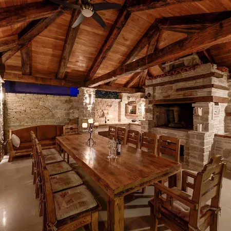 Appartamento On With Pool And Sea View Murter