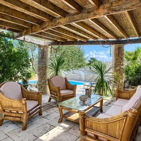 Appartamento On With Pool And Sea View *