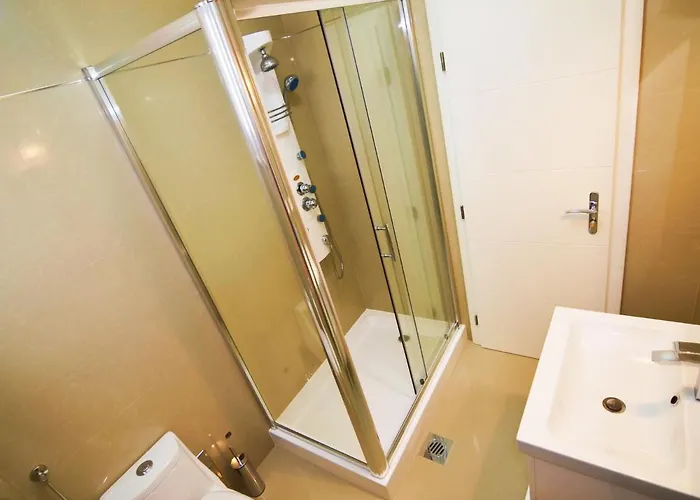 On With Pool And Sea View דירה מורטר