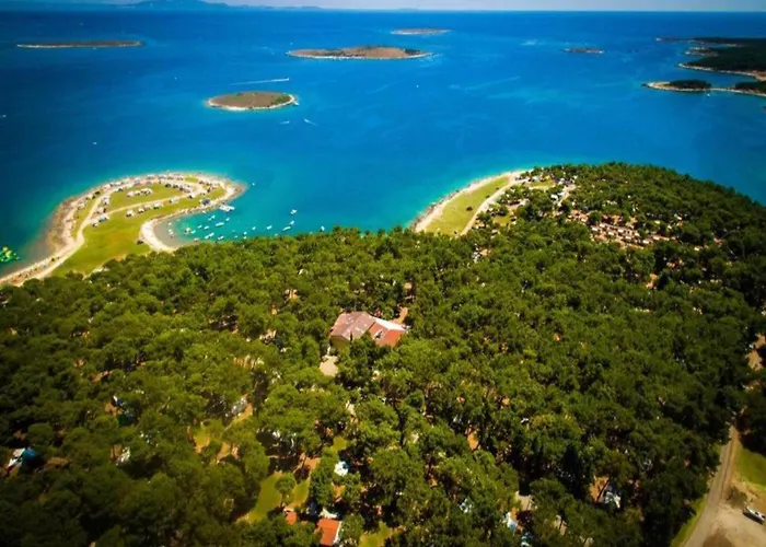 On With Pool And Sea View דירה מורטר