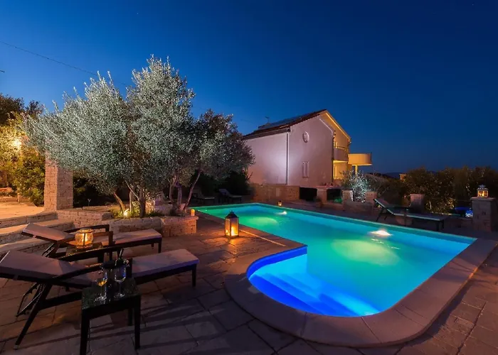 On With Pool And Sea View דירה