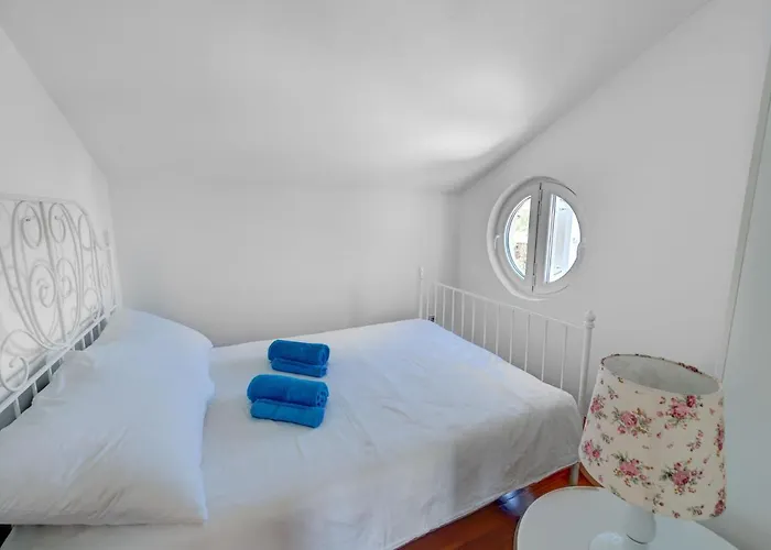 On With Pool And Sea View מורטר